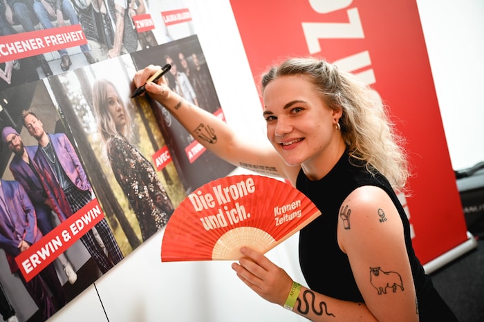 Auch die Vöcklabrucker Pop-Sängerin AVEC wird in Wels bei freiem Eintritt für die perfekte ...