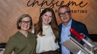 Die Familie Thomas Hudovernik, Brigitte Steixner und Tochter Hannah Hudovernik (Mitte), die das ...