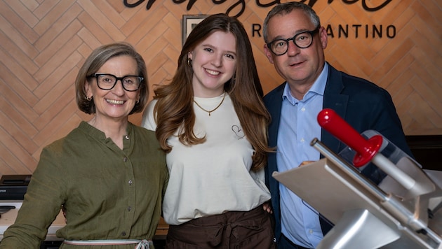 Die Familie Thomas Hudovernik, Brigitte Steixner und Tochter Hannah Hudovernik (Mitte), die das ...