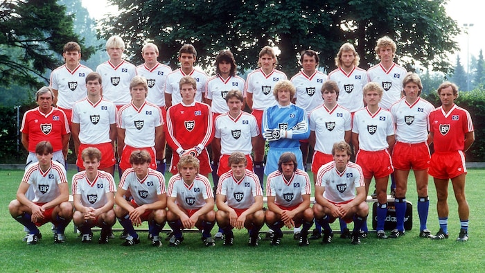 Ulrich Stein (2. Reihe, Vierter von links) im Trikot des Hamburger SV. Für Deutschlands ...