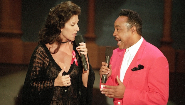 Celine Dion (links) und Peabo Bryson singen den Song „Beauty and the Beast“, für den sie bei der ...