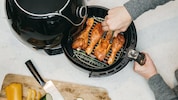 Die AK bewertete in ihrem Heißluftfritteusen-Test Handhabung, Bedienung, Garergebnisse und ...
