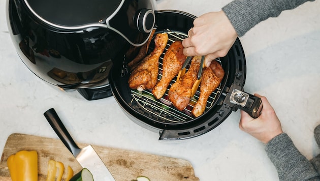 Die AK bewertete in ihrem Heißluftfritteusen-Test Handhabung, Bedienung, Garergebnisse und ...