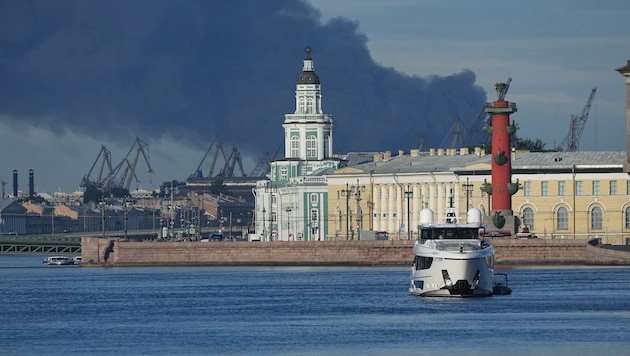 Vor dem glanzvollen Event waren dichte Rauchwolken über St. Petersburg zu sehen.