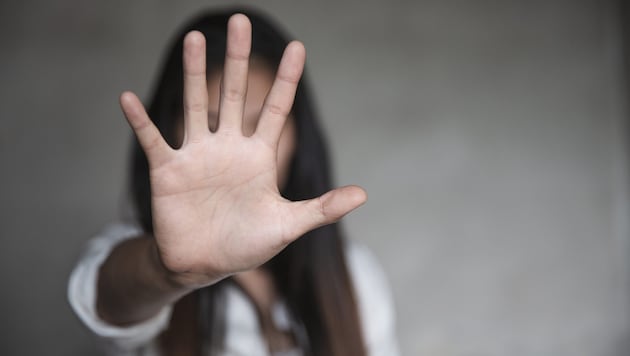 SToP soll dazu beitragen, dass Zeichen für drohende Gewalt an Frauen frühzeitig erkannt werden.