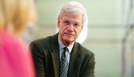 Prof. Matthias Beck ist nicht nur Theologe, sondern auch Mediziner, er kennt also beide Welten.