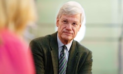 Prof. Matthias Beck ist nicht nur Theologe, sondern auch Mediziner, er kennt also beide Welten.