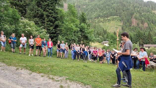 Etwa 45 Minuten Gehzeit, Impulse am Weg, Gottesdienst und Agape am Ziel: Friedensweg von der ...