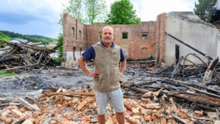 Klaus Holzweber auf seinem Hof – der Schaden beläuft sich auf über zwei Millionen Euro.