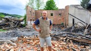 Klaus Holzweber auf seinem Hof – der Schaden beläuft sich auf über zwei Millionen Euro.