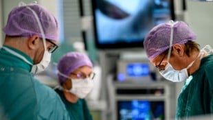 Ins Gesundheitssystem wird fleißig investiert. Die „Krone“ weiß, wer profitiert.