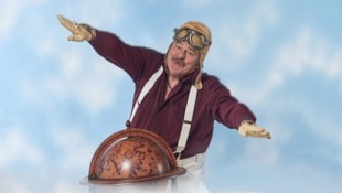 Erwin Steinhauer: „Flieger, grüß mir die Sonne“ ist eine pointenreiche Jagd nach dem Glück