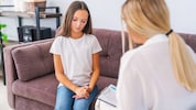 Eine Kinderpsychiaterin (Symbolfoto) soll nicht erbrachte Leistungen verrechnet haben und saß ...