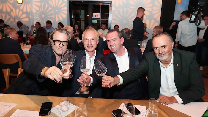 Burgenland-Testimonial Nicholas Ofczarek, Valeskini, Oschep und Doskozil (v. li.) stießen bei ...
