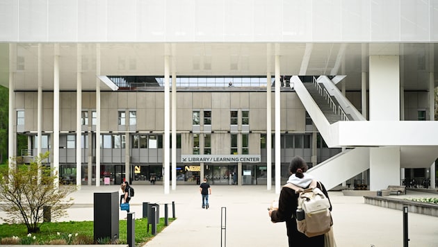 An der Johannes Kepler Uni Linz sollen ausländerfeindliche Texte gesungen worden sein.