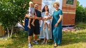 Familie Burlacu mit Landesrätin Teschl-Hofmeister.