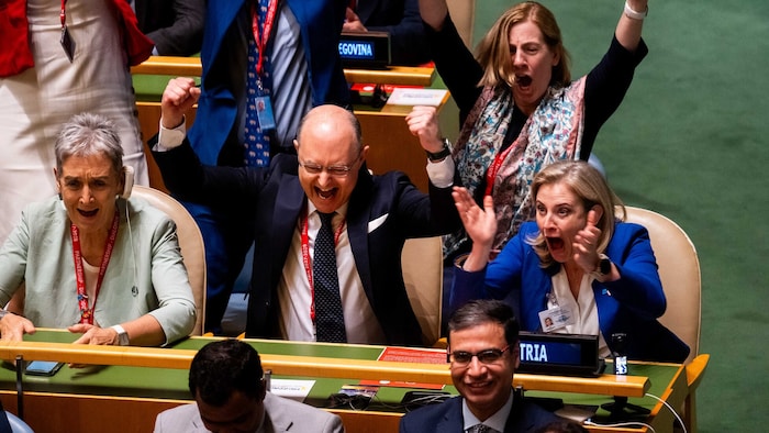 Der Moment des Sieges: Die Außenministerin konnte es offenbar selbst kaum glauben.