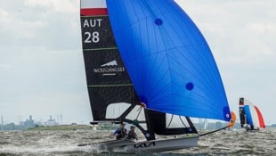 Auch vor Almere wieder rasant unterwegs: Das Segel-Duo um Keanu Prettner und Jakob Flachberger.