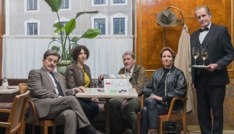 Beim Dreh im Café Bazar: Erwin Steinhauer, Fanny Krausz, Michael Fitz, Patricia Aulitzky und ...