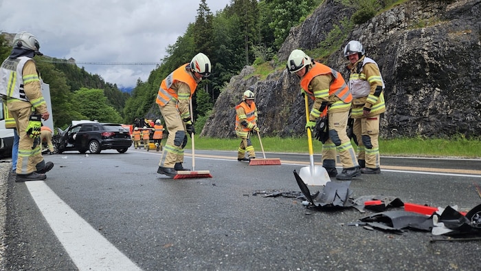 Die Freiwillige Feuerwehr Reutte stand mit fünf Fahrzeugen im Einsatz.
