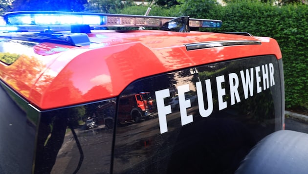 Im Zuge des Feuerwehreinsatzes (Symbolbild) wurde die Leiche entdeckt.