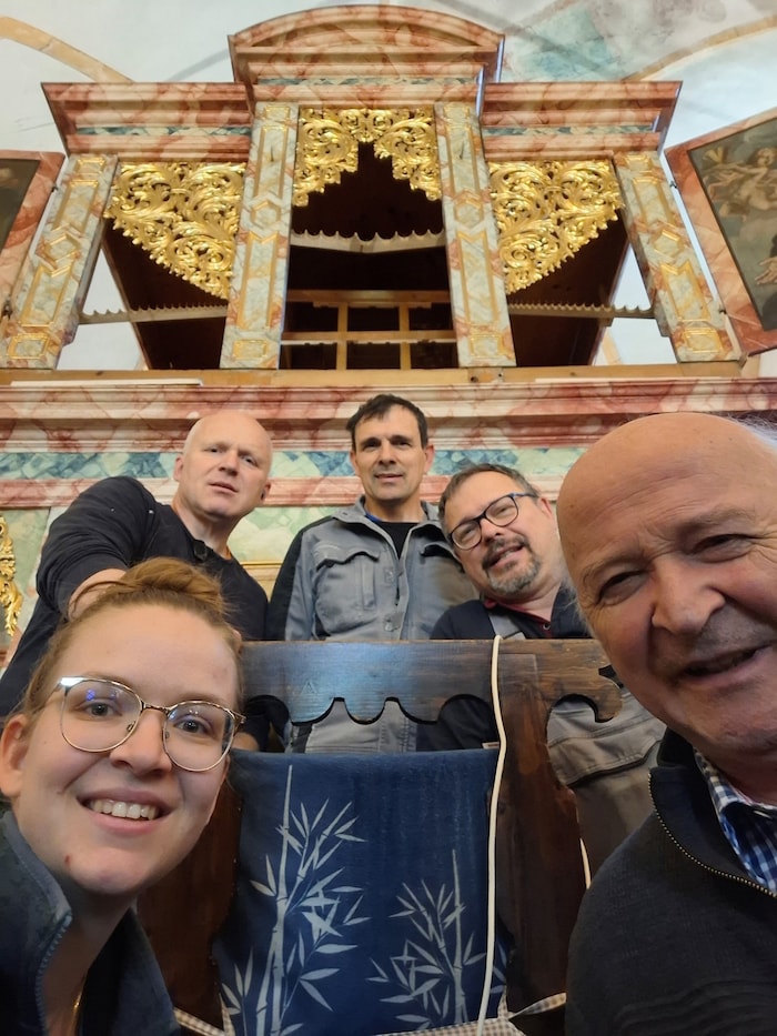 ArbeiterInnen der Firma Mocnik und rechts Alois Gaggl bei der Sanierung der Ossiacher ...