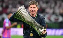 Oliver Glasner bleibt der Premier League wohl erhalten. 