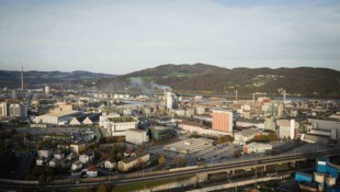 Im Chemiepark gehen die Streiks im Streit um den Kollektivvertrag für die rund 50.000 ...