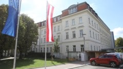 Patienten schmoren in den Wiener Kliniken – gleich aus mehreren Häusern erreichen die „Krone“ ...