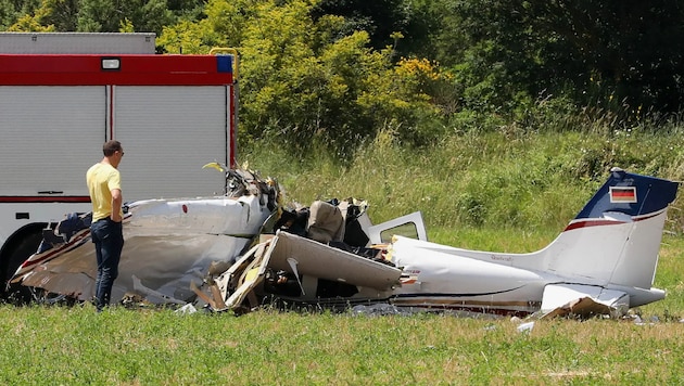Bei dem Absturz sind vier Männer ums Leben gekommen: der Pilot, der Besitzer des Flugzeuges und ...