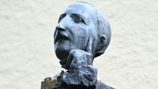 Die Zweig-Büste am Kapuzinerberg: Ernst schaut der Weltautor in Richtung des Schlössls.