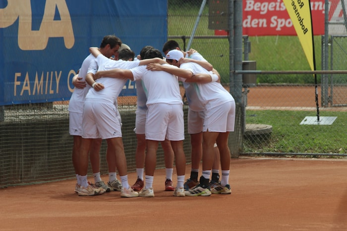 Das Harder Team schwor sich auf den ersten Saisonsieg ein.