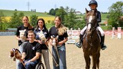 Die Klinger-Schwestern (li.) und Schwimmer Ernhofer tauschten ihre gewohnte Umgebung gegen den ...