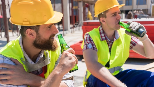 Am Bau sind Alkohol, Suchtgift sowie die Einnahme von Medikamenten streng verboten.