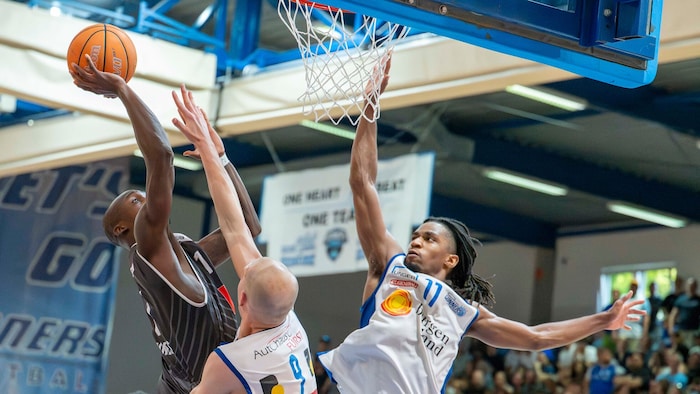 Kapfenbergs Basketballer um Andrew Jones gelang gegen Oberwart der Ausgleich in der Finalserie. ...