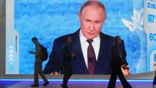 Die zunehmenden ukrainischen Drohnenangriffe weit ins russische Staatsgebiet hinein bringen ...
