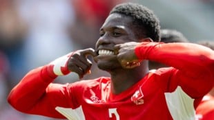 Jetzt darf sich Breel Embolo freuen ...