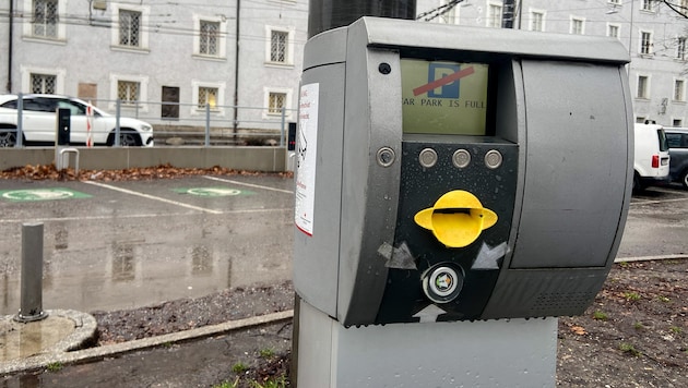 „Parkplatz voll“ heißt es derzeit noch. Bald dürfen gar keine Autos dort parken.