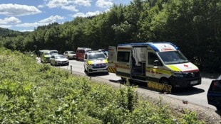39 Feuerwehrmitglieder und sechs Rettungsfahrzeuge waren bei dem schweren Unfall im Einsatz.
