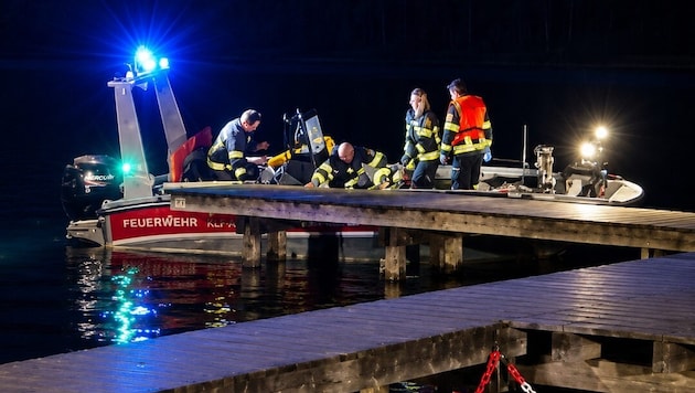 Die Einsatzkräfte bei der Rettung des verunglückten Radfahrers.