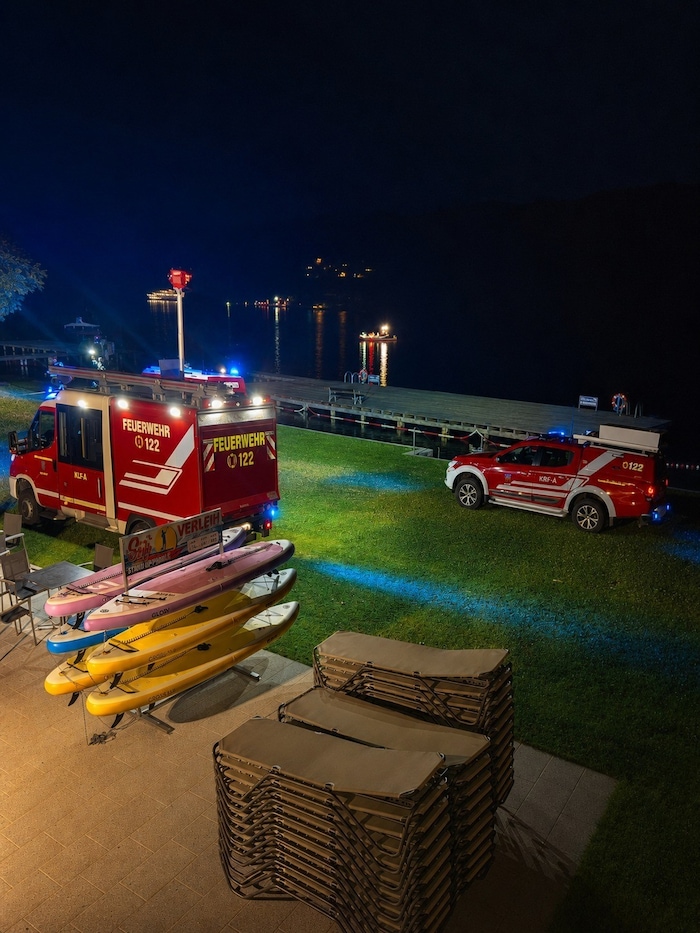 Die Einsatzkräfte beim Strandbad Millstatt.