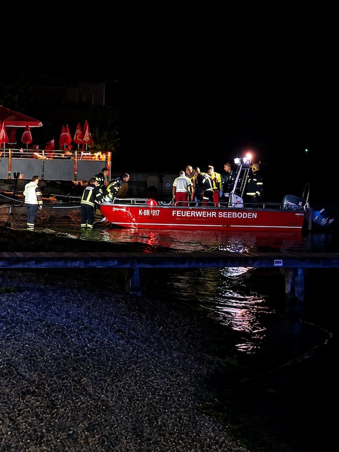 Der Verletzte wurde über den See zum Strandbad Millstatt gebracht. Von dort aus ging es weiter ...