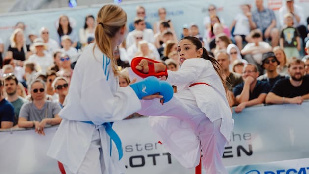 Ceylin Cetin (rechts) holte Gold bis 55 Kilogramm