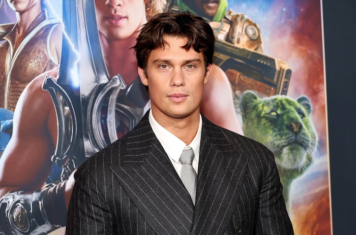 Nicholas Galitzine bei der „Masters Of The Universe“-Premiere in New York Anfang Juni mit ...