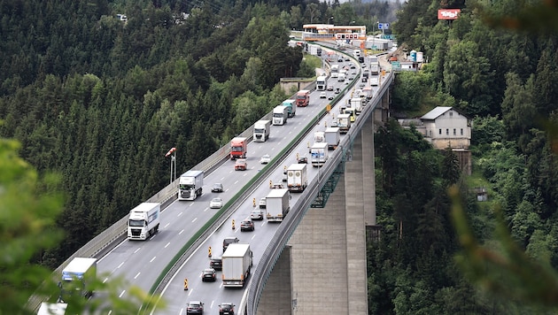 Die Europabrücke in Tirol ist längst zum Symbol für explodierenden Transitverkehr geworden.