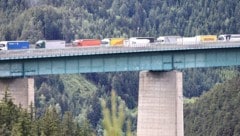 Viel wird über den Brenner transportiert. Aber eine wichtige Ladung für eine Tiroler Spedition ...