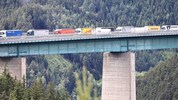 Viel wird über den Brenner transportiert. Aber eine wichtige Ladung für eine Tiroler Spedition ...