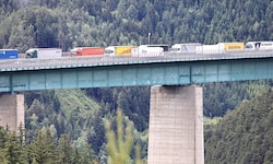 Viel wird über den Brenner transportiert. Aber eine wichtige Ladung für eine Tiroler Spedition ...