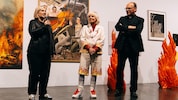 Ursula Horvath, Leiterin des kunsthaus muerz, mit Mari Otberg und Bischof Hermann Glettler