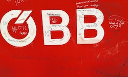 Am Bahnhof in Kreisbach wurde von Mitgliedern der „Straßenbande 187“ die Drohung (am Bild unten) ...
